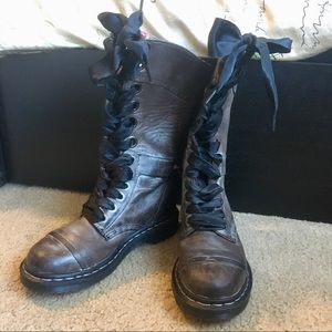 DR. MARTENS boots